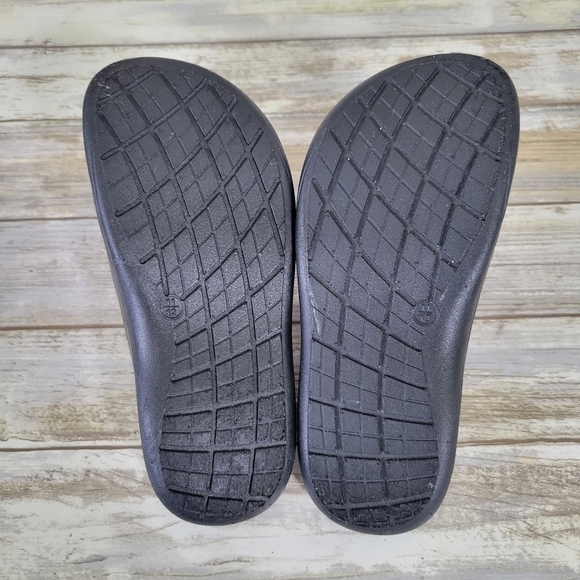 Slip-On Black Slides Sandals Adjustable Strap Child Size 11/12 Unisex Unbranded - Picture 6 of 7